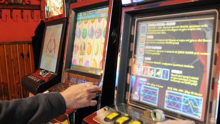 Slot machine: è uno dei giochi  che crea più dipendenza nella Bassa
