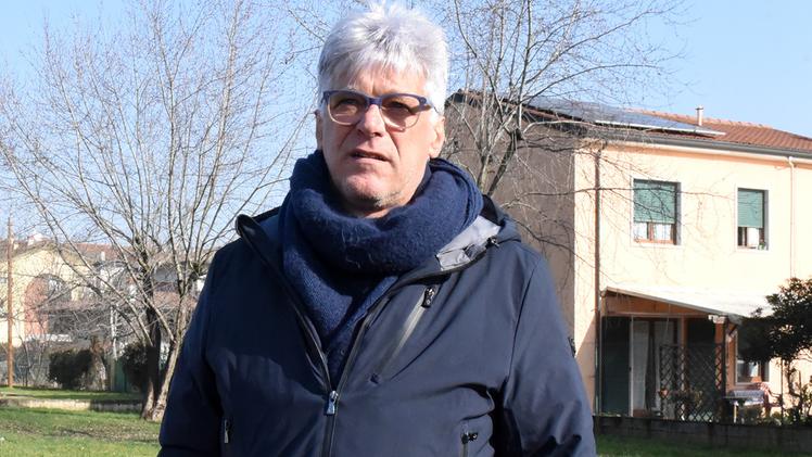 I sacchi e gli scatoloni abbandonati in via Udine nel novembre scorsoL’assessore all’ecologia Adriano Pimazzoni