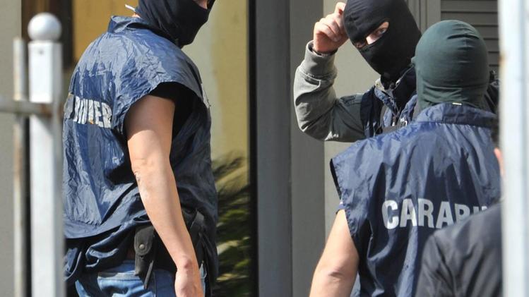 I carabinieri dei Ros durante un’operazione contro le organizzazioni mafiose