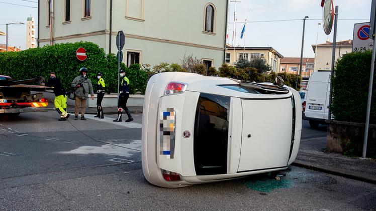 L'incidente in Borgo Roma (foto Marchiori)