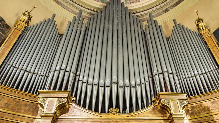 Il maestoso organo della chiesa di San Lorenzo