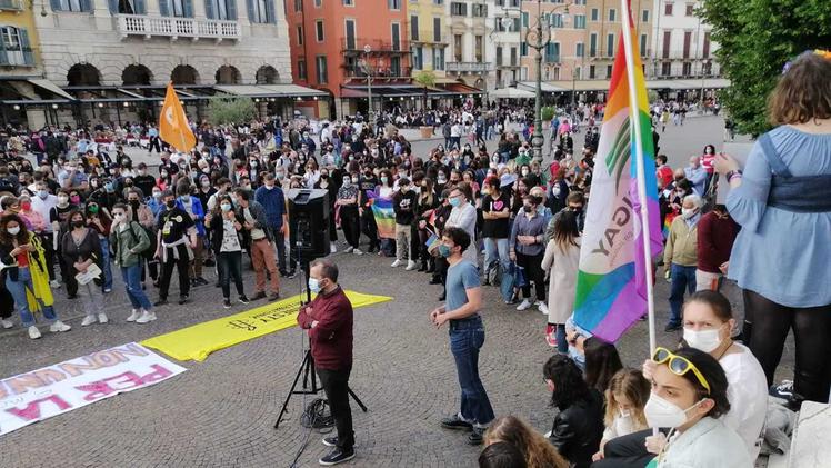 Manifestazione a sostegno del Ddl Zan in piazza Bra (Marchiori)