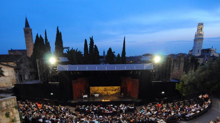 Uno spettacolo al Teatro Romano (foto archivio)