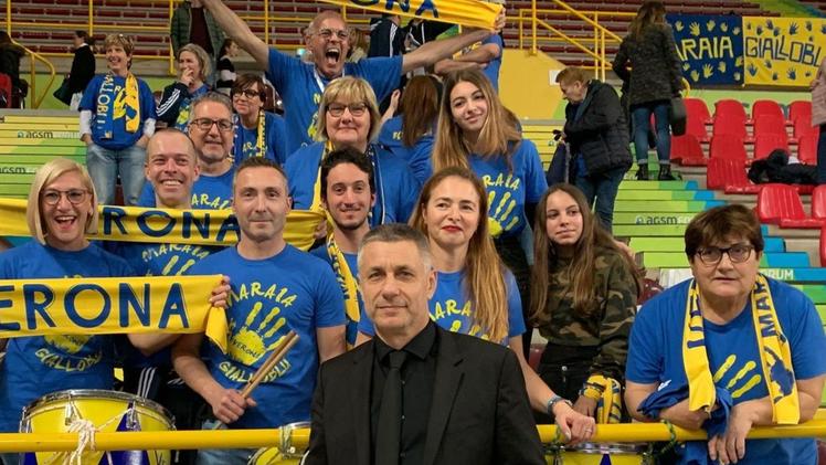 Inquieti e perplessi I tifosi gialloblù al palazzetto con Rado Stoytchev: «Troppi alti e bassi negli ultimi anni»