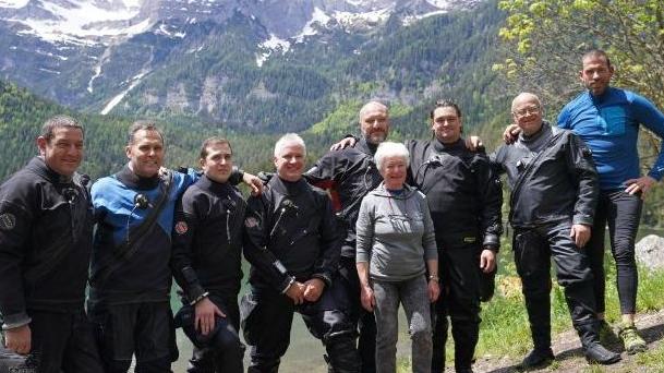 Il gruppo di sub veronesi al lago di Tovel, in Trentino