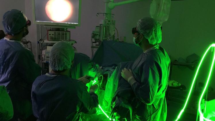L’équipe  di urologia in sala operatoria con il Green laser
