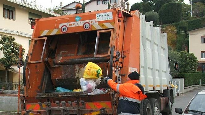 Tassa sui rifiuti: per le famiglie resta invariata, cala per le attività