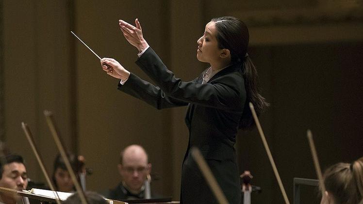 Erina Yashima, dirige l'orchestra areniana nel Gala IX Sinfonia di Beethoven