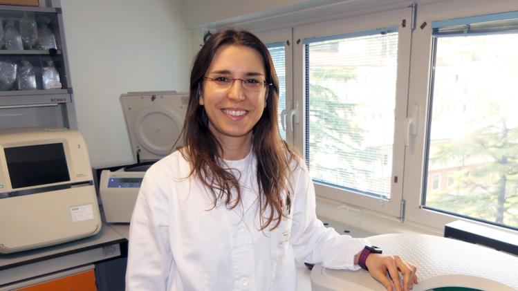 Elena Pomari biologa del Dipartimento di Malattie Infettive a Negrar