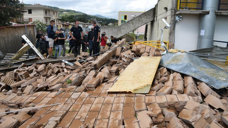 Le macerie del palazzetto dello sport di Montecchia di Crosara distrutto dal tornado del 29 agosto 2020
