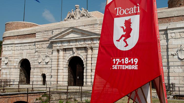 Il logo del Tocatì a Porta San Giorgio (Marchiori)