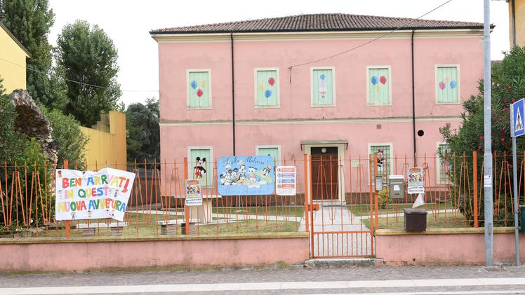 La scuola materna «Maria Assunta» chiusa doo casi di positività Covid (Diennefoto)