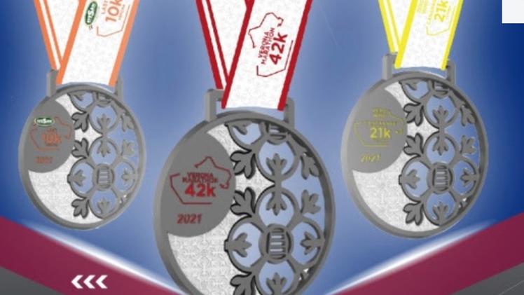 Le nuove medaglie sul manifesto della Verona Marathon