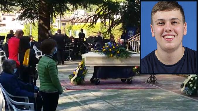 Il funerale di Michele Zenti (foto Pecora)