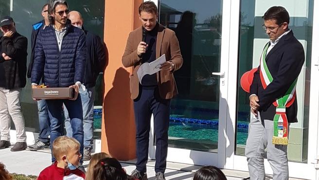 Emiliano Brembilla all'inaugurazione della piscina di Sant'Anna d'Alfaedo