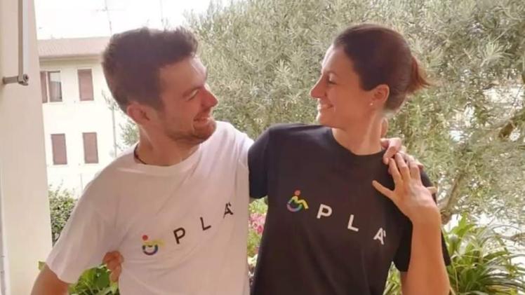 Miki Tebaldi e Sonia Fortini con le magliette Oplà