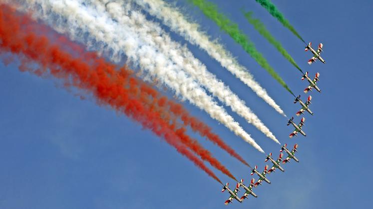 Le frecce tricolori in volo a Thiene