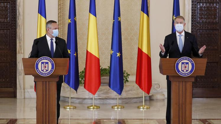 Il presidente Klaus Iohannis e il ministro della Difesa Nicoale Ciuca