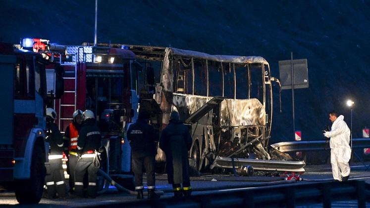 Bulgaria, bus in fiamme: 45 morti