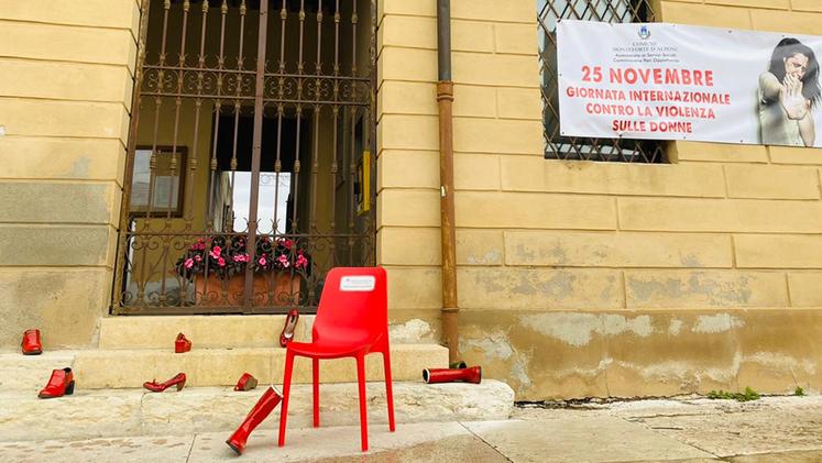 La sedia vuota a Monteforte (foto Della Mora)