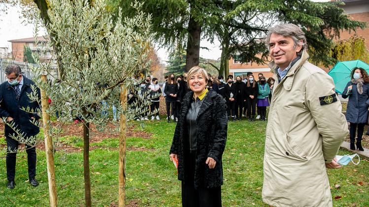 Fiammetta Borsellino con il sindaco Sboarina alle scuole Verdi (Marchiori)