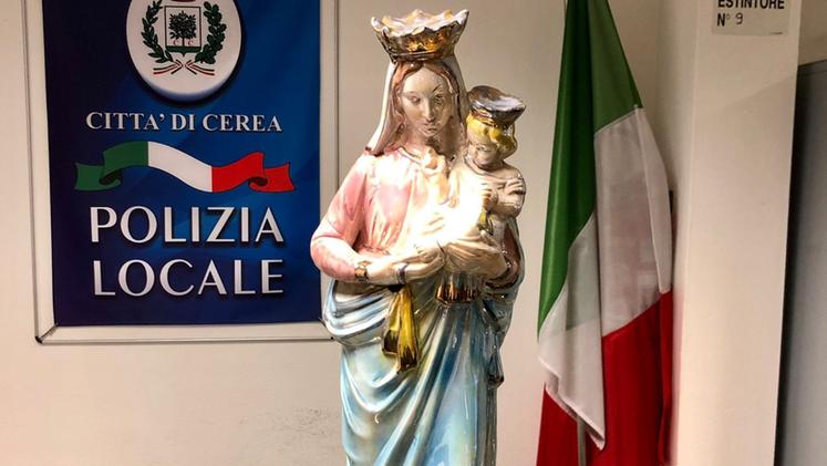 La statua della Madonna ritrovata dalla polizia locale di Cerea