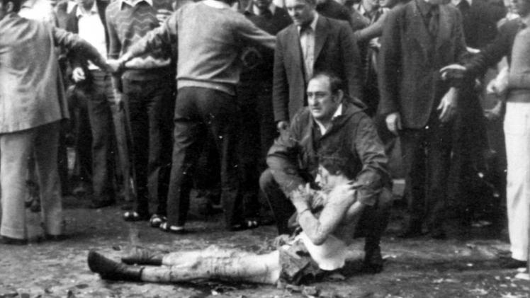 Era il 28 maggio 1974 Un’immagine dei momenti successivi all’attentato di piazza della Loggia a Brescia