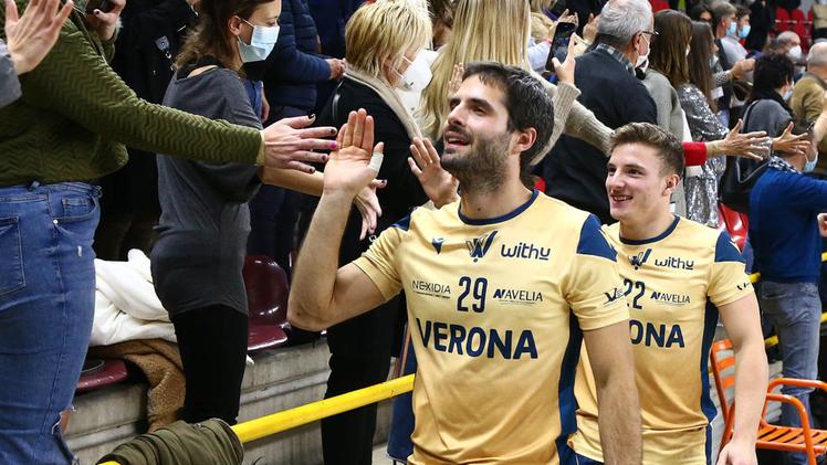 Verona Volley si prepara a un’altra battaglia FOTOEXPRESSFederico Bonami e Francesco Donati salutano il pubblico