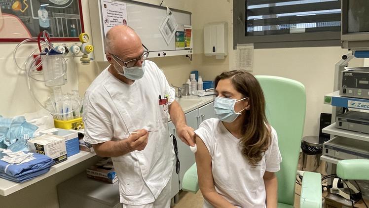 Evelina Tacconelli, direttrice delle Malattie Infettive Aoui è stata la prima a Verona a ricevere il vaccino il 27 dicembre 2020