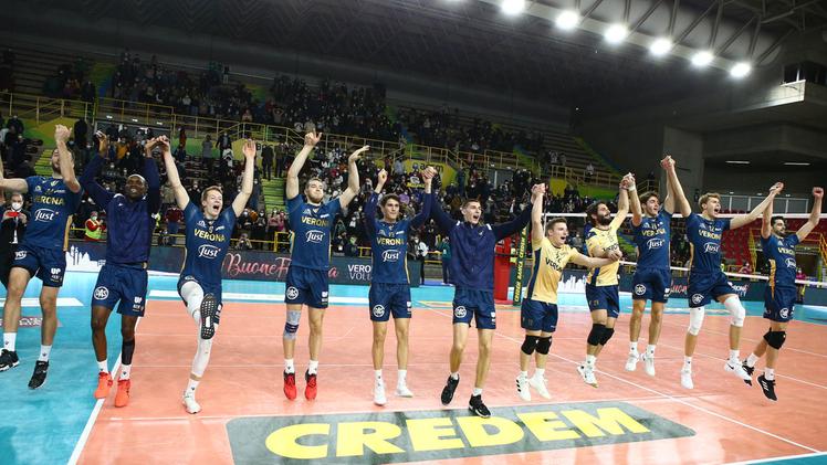 Verona Volley festeggia al Forum con i tifosi la vittoria su Trento FOTOEXPRESS
