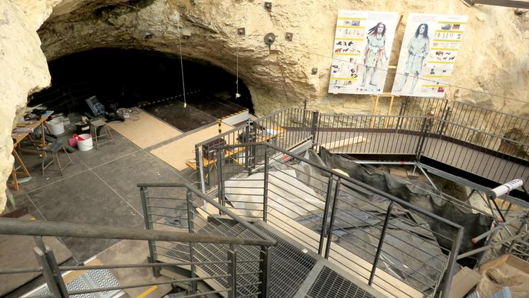 La scala che porta alla Grotta di Fumane