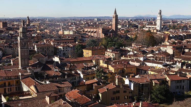 Verona dall'alto con le sue chiese