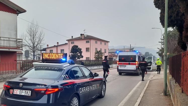 L'intervento di 118 e carabinieri (foto Dalli Cani)