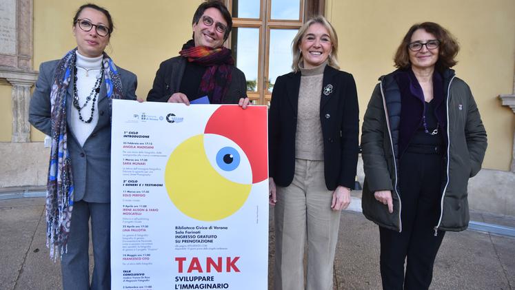 La presentazione di «Tank»: da sin. Francesca Marra, Simone Azzoni, Francesca Briani, Giusi Pasqualini (foto Brenzoni)
