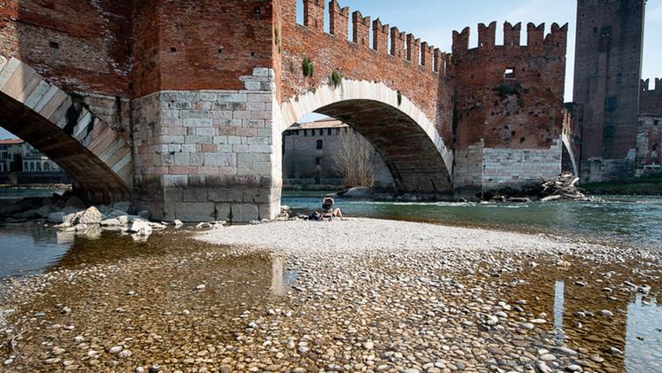 Verona Anche in città la siccità ha completamente trasformato il volto dell’Adige FOTO  GIORGIO  MARCHIORI
