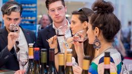 I giovani apprezzano sempre di più il vino con consumi responsabili, secondo l'indagine Osservatorio Vinitaly-Nomisma Wine Monitor.