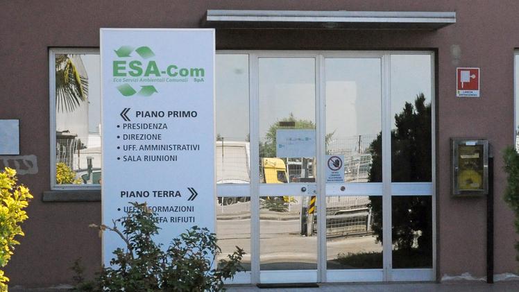 La sede dell’Esacom, la società che gestisce rifiuti, a Nogara