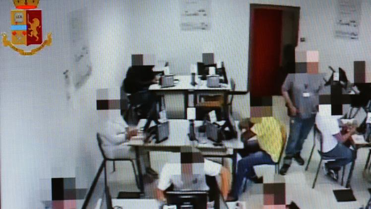 Una delle immagini di Viscardi ripresa dalle telecamere posizionate alla Motorizzazione durante la prova scritta