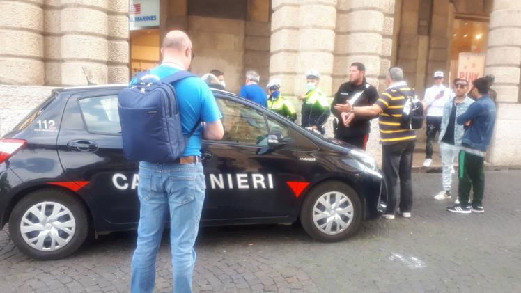 I carabinieri in via Roma dopo la rapina