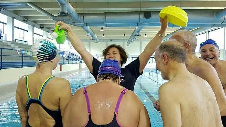 In piscina. Katia Zanetti in un momento felice, faceva l’istruttrice da 22 anni nell’impianto di via Olimpia DIENNEFOTO