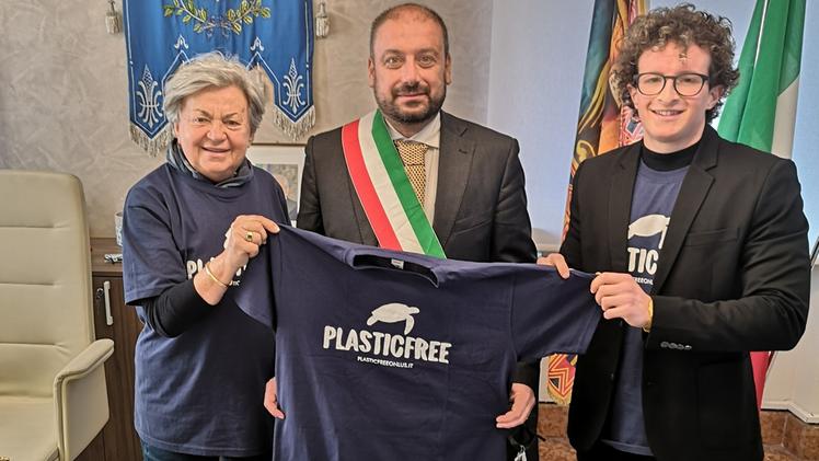 Pietro Zuccotti con il sindaco Giovanni Dal Cero e Giovanna Leardini