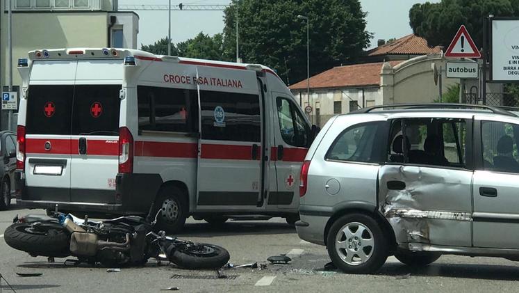 I soccorsi in via Trento, a San Bonifacio, dopo l'incidente