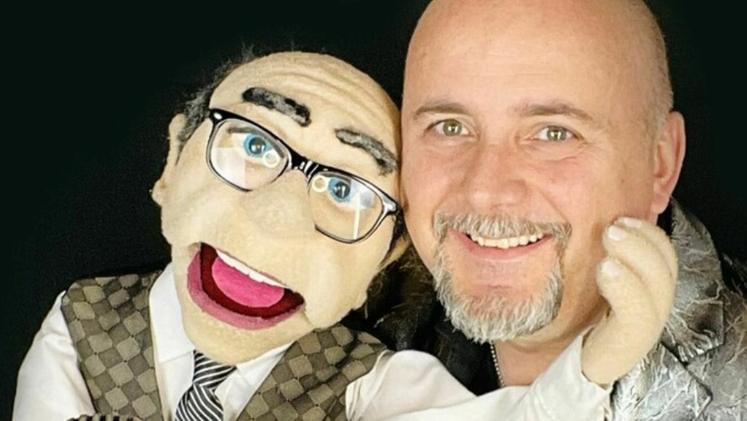 Andrea Fratellini, mago e ventriloquo, con Zio Tore