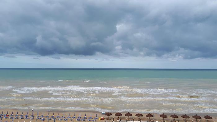 La tragedia è avvenuta lungo la spiaggia tra Lido Adriano e Punta Marina