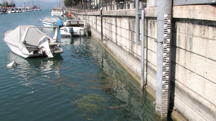Livelli ai minimi storici per le acque del lago di Garda