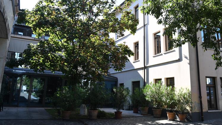 La Rsa, intitolata a Gaetano Toffoli negli anni Duemila, prima fu il primo ospedale del paese   (FOTO PECORA)