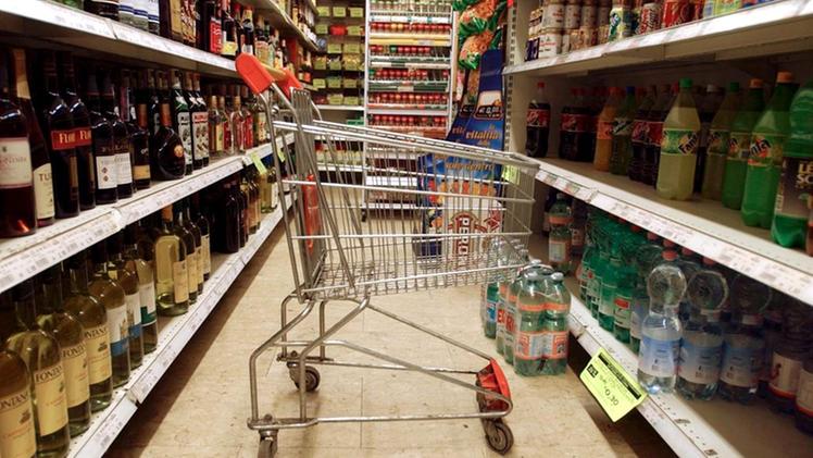 Carrello in supermercato: a Verona l'inflazione cresce