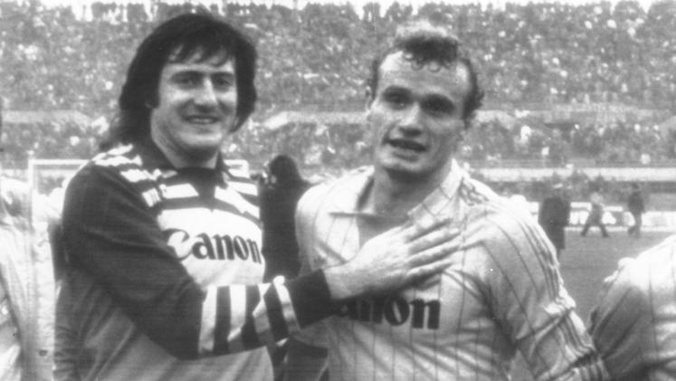 Claudio Garella e Hans Peter Briegel escono felici dopo la vittoria per 2-1 in casa del Torino
