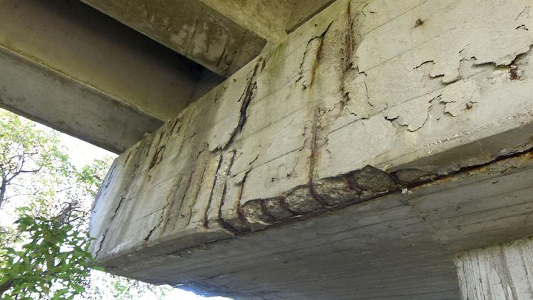 Il viadotto di Bragadina Il cemento armato si sta sbriciolando DIENNEFOTO