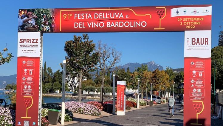 Il portale d’ingresso della Festa dell’uva e del vino Bardolino